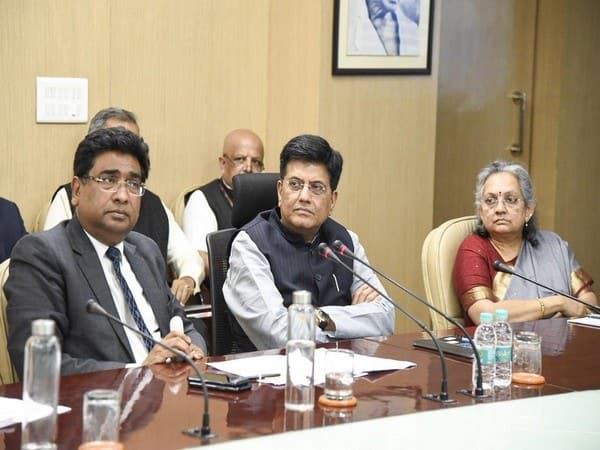 railways-minister-piyush-goyal-reviewed-the-progress-of-preparedness-of-indian-railways-about-efforts-to-prevent-the-spread-of-coronavirus