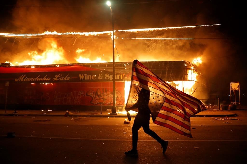 minneapolis-police-station-torched-amid-george-floyd-protest