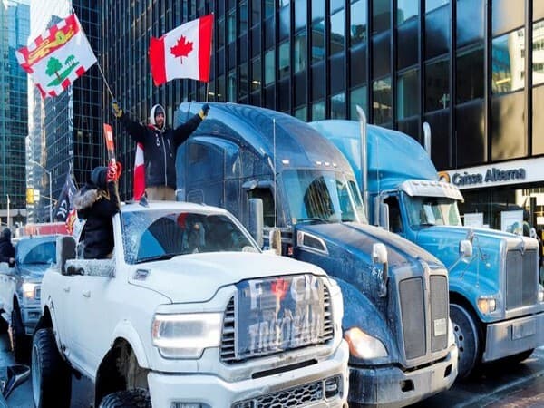 organizers-behind-truckers-protest-say-they-are-preparing-to-stick-around-even-longer