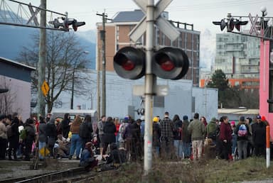 throne-speech-overshadowed-by-pipeline-protests