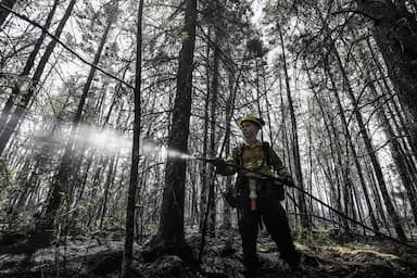 nearly-700-more-international-firefighters-coming-to-canada-to-help-battle-fires