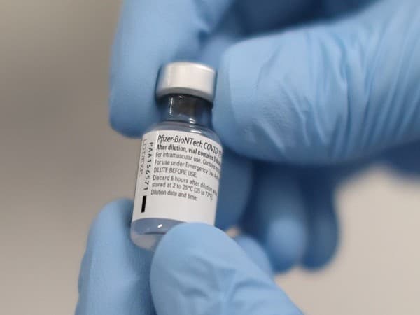 first-covid-19-vaccine-shipments-arrive-in-canada-more-en-route