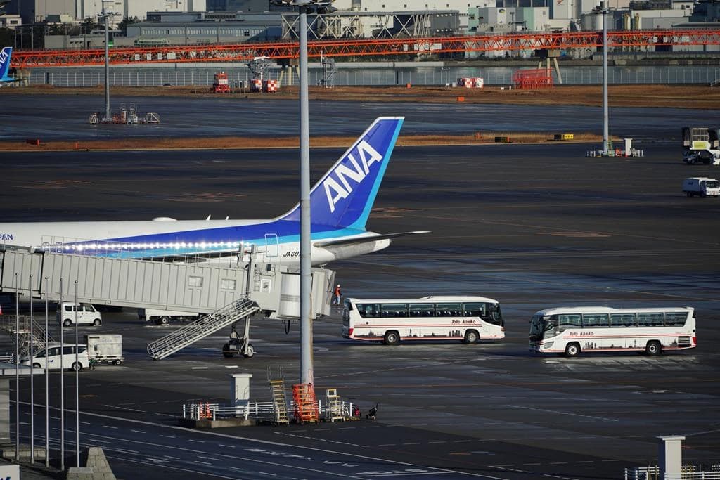airlines-suspend-china-flights-cut-service-on-virus-fears