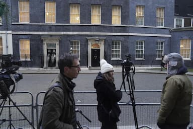 london-police-investigating-downing-street-lockdown-parties
