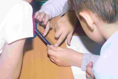 quebec-to-ban-cellphones-in-elementary-and-high-school-classrooms