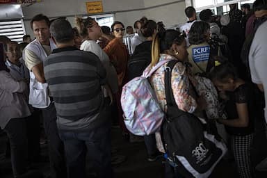 canadians-and-other-foreign-nationals-still-waiting-for-border-crossing-to-reopen