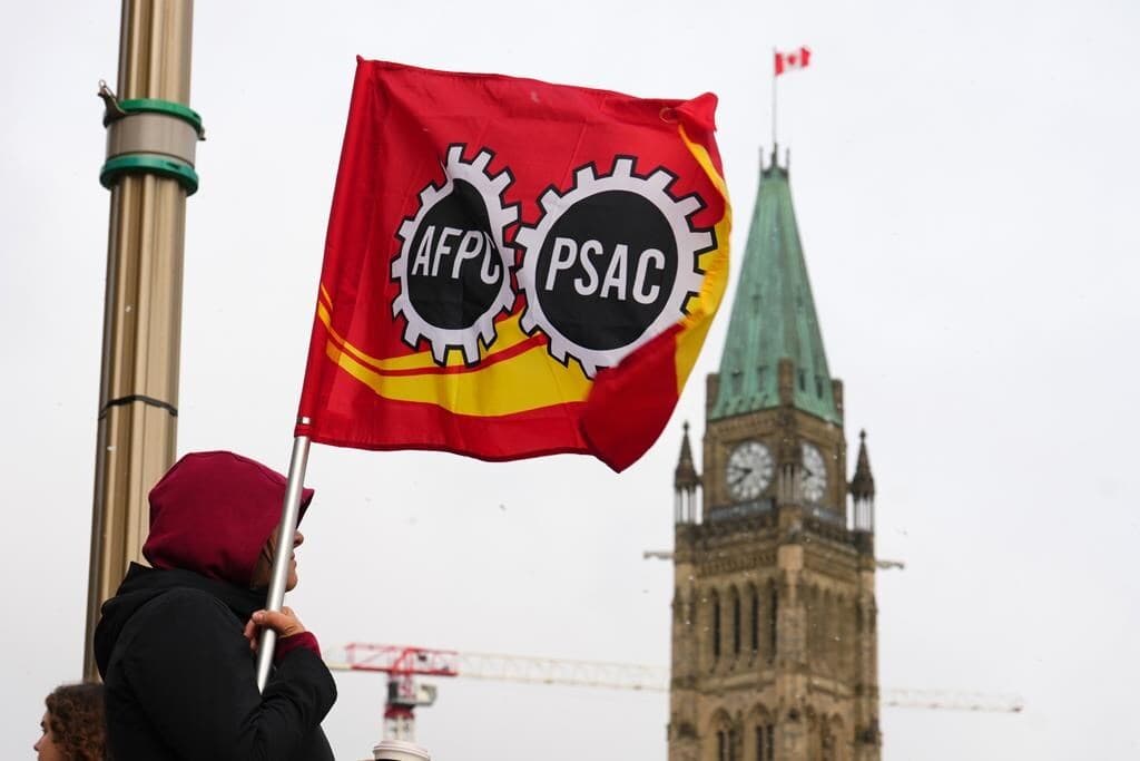 psac-says-tentative-agreement-reached-with-treasury-board-for-120-000-workers