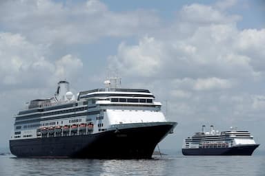 large-cruise-ships-barred-from-canadian-waters-until-end-of-october