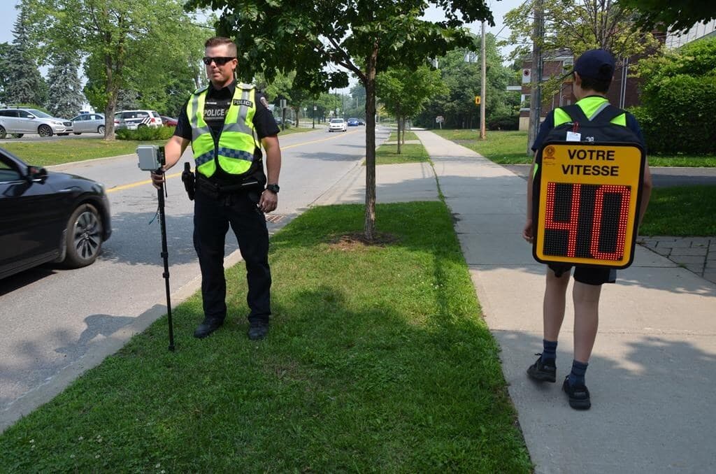 montreal-police-equip-school-children-with-backpacks-that-display-speed