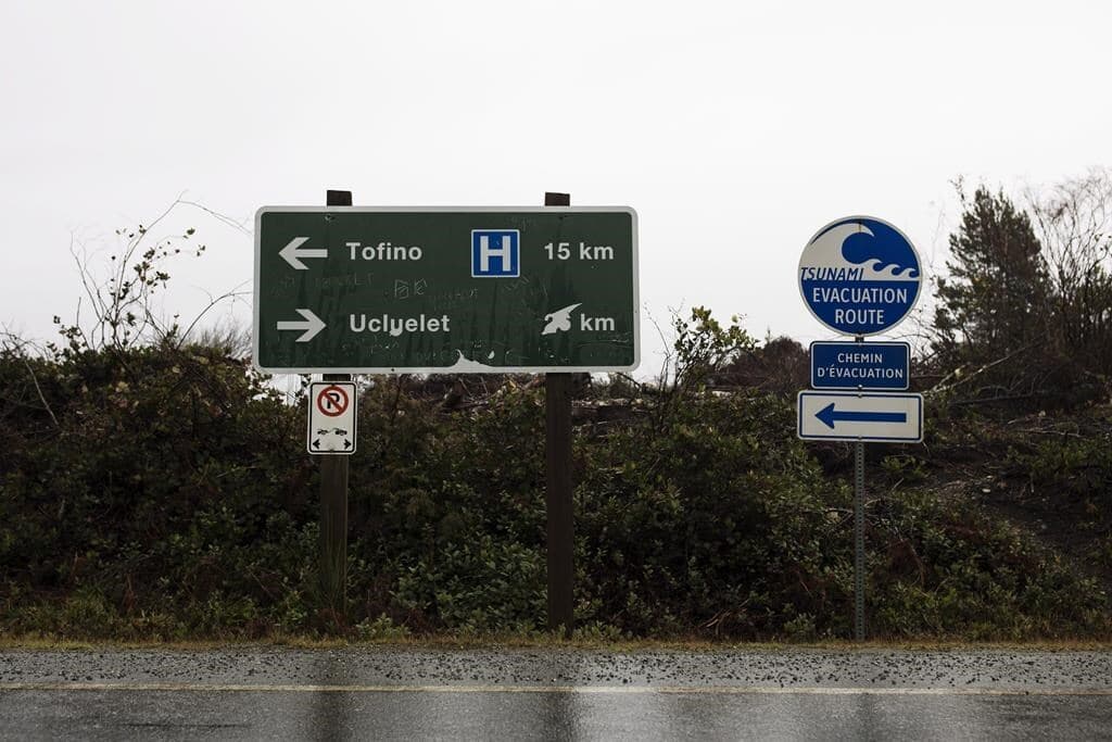 water-taxi-with-six-on-board-hits-rocks-near-tofino-b-c-four-suffer-injuries