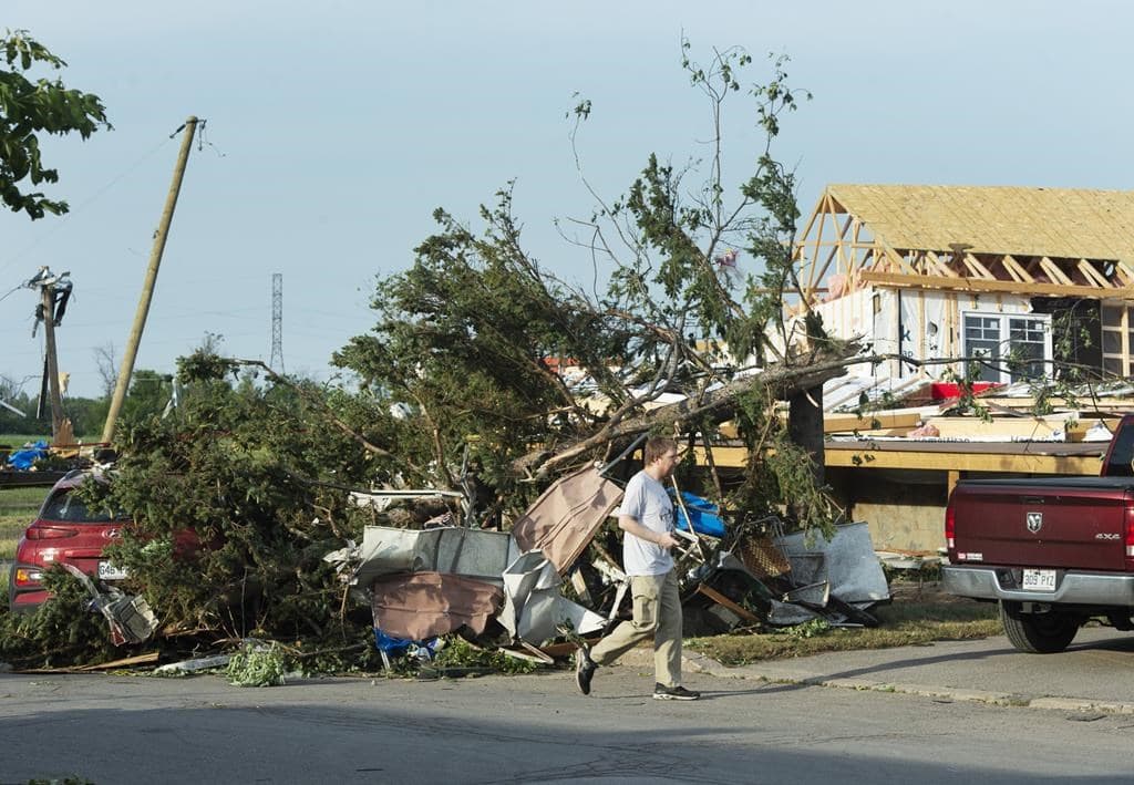 cleanup-underway-in-quebec-town-after-ef2-tornado-left-one-man-dead