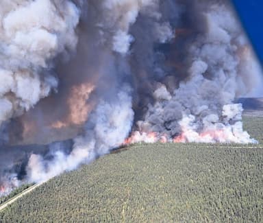 fire-situation-eases-slightly-but-risks-remain-as-more-than-400-wildfires-still-burn