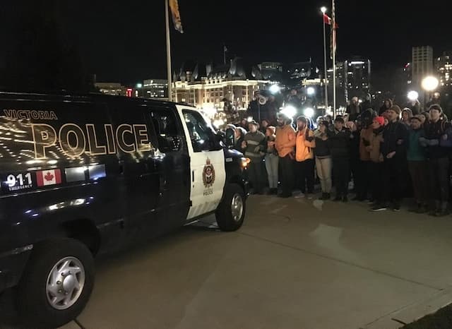 University students from Halifax to Victoria holding marches and rallies to support Wet'suwet'en hereditary chiefs - https://cdn.connectfm.ca/73EFE403-6010-45D8-AB5D-27D608F34478_Story509906_736872.jpg
