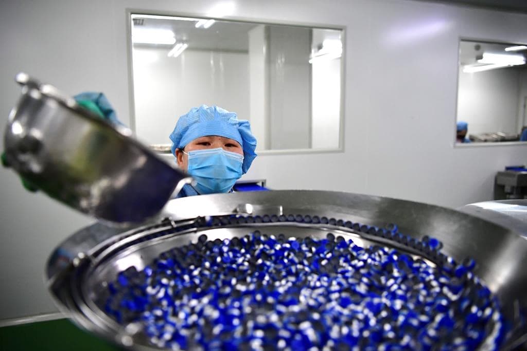 china-reports-major-drop-in-new-virus-cases-to-397