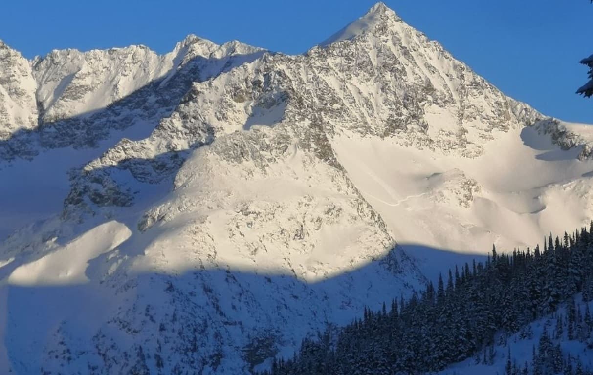 skier-escapes-slide-as-weak-snow-sustains-avalanche-risk-in-parts-of-b-c