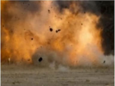 bombing-in-hotel-parking-lot-kills-at-least-4-in-pakistan