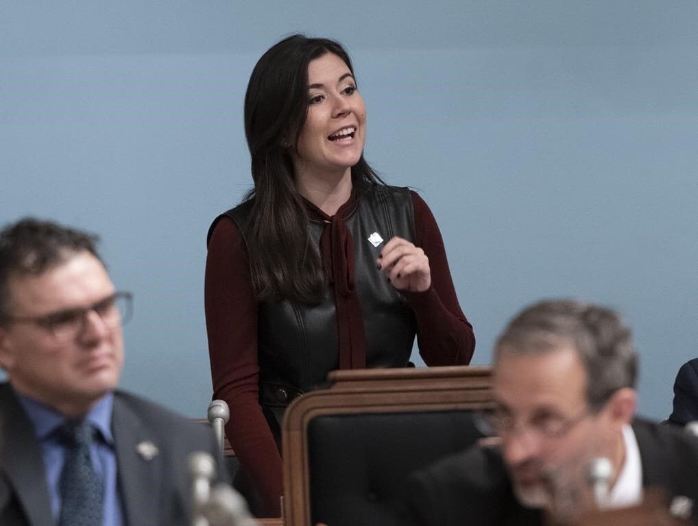 montreal-mayor-receives-death-threats-over-plan-to-cull-deer-in-local-park