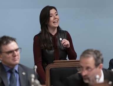 montreal-mayor-receives-death-threats-over-plan-to-cull-deer-in-local-park