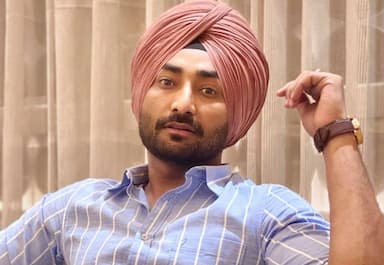 ranjit-bawa-rings-in-the-new-year-in-his-new-house