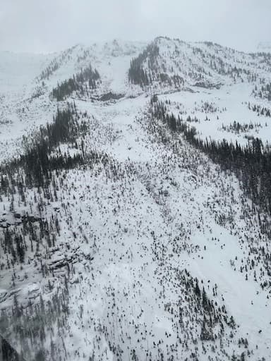 two-dead-one-injured-after-avalanche-hits-group-of-snowboarders-and-a-skier-in-b-c