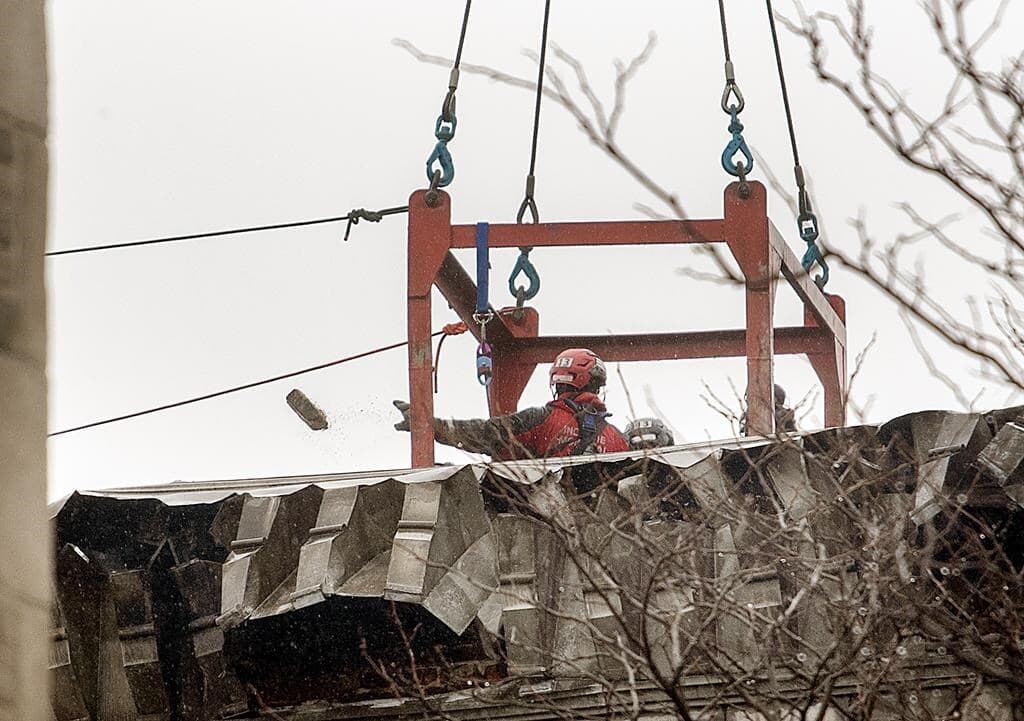 two-more-bodies-pulled-from-rubble-after-old-montreal-fire-five-bodies-identified