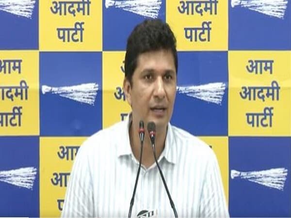 aap-accuses-bjp-of-luring-party-mlas-to-topple-kejriwal-govt