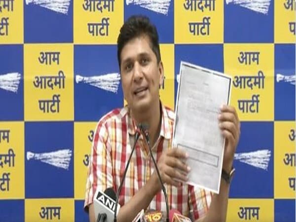 bjp-wanted-to-make-sisodia-its-chief-ministerial-candidate-alleges-aap