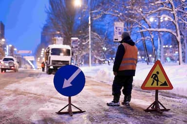 drivers-must-slow-to-60-km-h-when-passing-roadside-workers-in-alberta