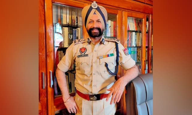 Punjab ADGP Gurinder Singh Dhillon left the police service prematurely, will he start his political journey? - https://cdn.connectfm.ca/ADGP.jpg