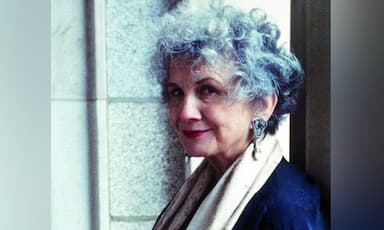 alice-munro-nobel-literature-winner-revered-as-short-story-master-dead-at-92