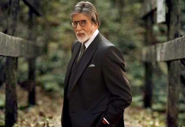 Amitabh Bachchan undergoes laser eye surgery - https://cdn.connectfm.ca/Amitabh-Bachchan.jpg