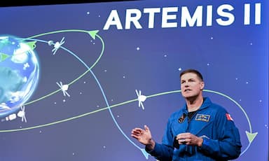 carney-to-speak-with-canadian-astronaut-jeremy-hansen-following-artemis-ii-lunar-flyby