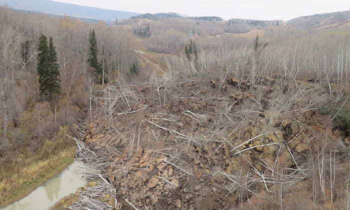 some-residents-may-remain-in-b-c-landslide-evacuation-zone-after-road-access-cut