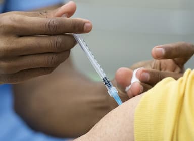 more-than-two-million-doses-of-vaccine-deliveries-from-pfizer-biontech-and-moderna-expected-in-two-weeks-health-canada