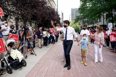 poll-shows-slight-liberal-lead