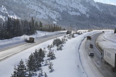 skiers-rescued-in-military-helicopter-northeast-of-squamish