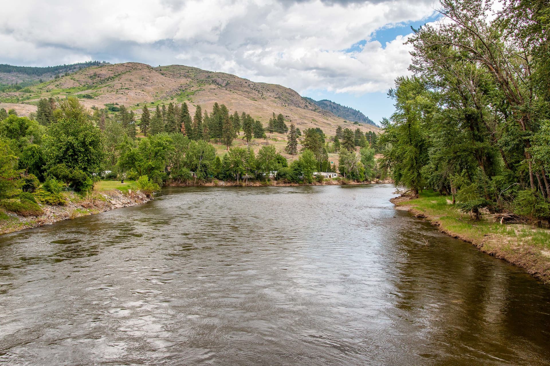 man-dead-after-falling-into-the-columbia-river-in-b-c