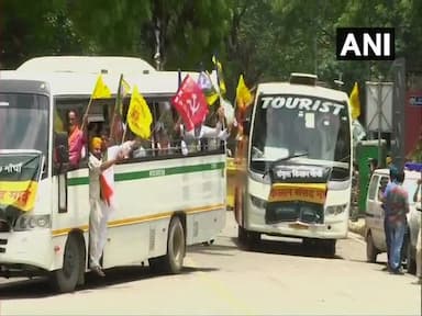 farmers-protest-buses-carrying-farmers-arrive-at-jantar-mantar