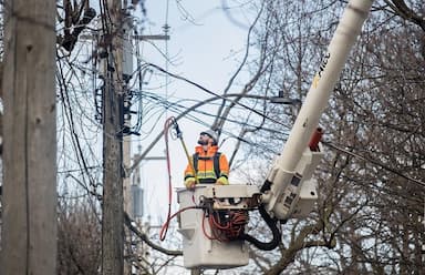 about-16-000-quebec-clients-remain-without-power-six-days-after-ice-storm