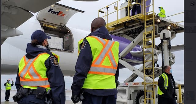 PM Trudeau tweets, the first doses of Moderna's COVID-19 vaccine have arrived in Canada - https://cdn.connectfm.ca/C9B1137C-4A6A-421B-8C89-29E40B4EE247_Story968212_1400424.jpg