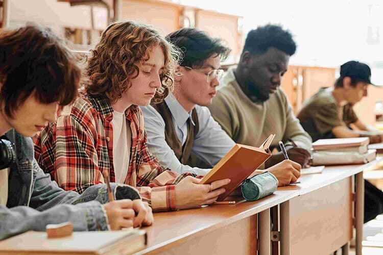 ontario-expert-panel-urges-province-to-end-post-secondary-tuition-freeze