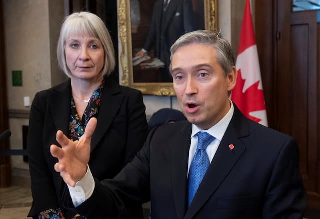 Francois-Philippe Champagne: Process of taking chartered Canadian jet to start today - https://cdn.connectfm.ca/CB853107-AC57-4770-BEDB-8B321D821BCF_Story486452_703840.jpg