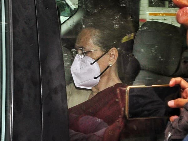 sonia-gandhis-mother-passes-away-in-italy