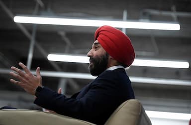 former-industry-minister-takes-job-at-rogers-two-years-after-leaving-office