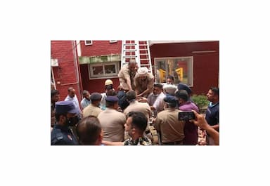 part-of-house-of-dara-singhs-son-gives-way