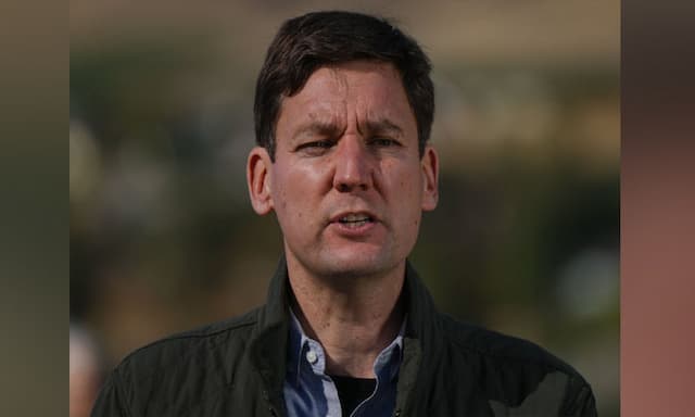 Premier David Eby Pushes for Early Implementation of Interprovincial Free Trade - https://cdn.connectfm.ca/David-Eby_2024-10-07-160253_mouz.jpg