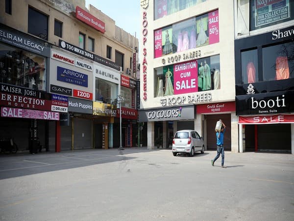delhi-gears-up-by-shutting-shops-to-follow-janta-curfew