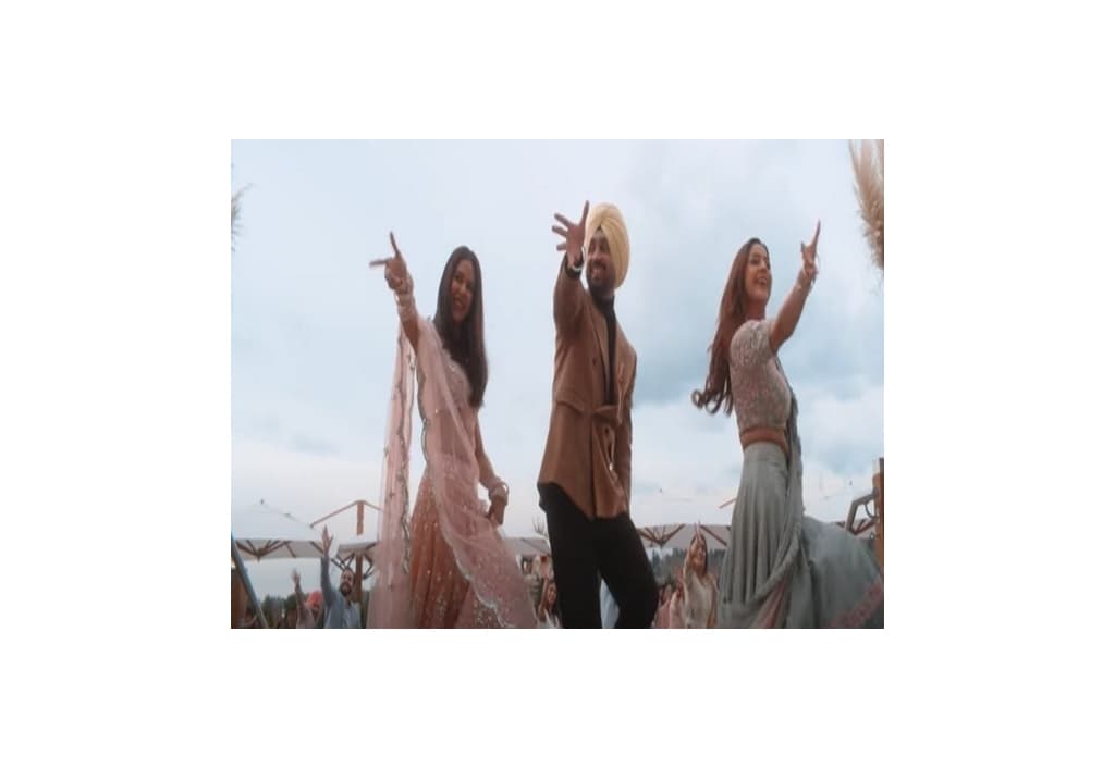 fans-go-gaga-seeing-shehnaaz-gill-happy-in-diljit-dosanjhs-latest-post
