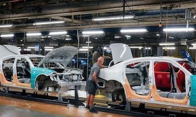 conservatives-ndp-demand-ottawa-protect-canadians-jobs-at-new-ev-plants