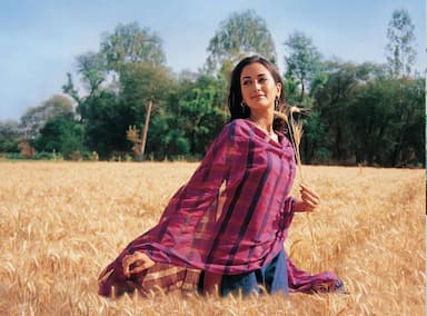 swades-actor-gayatri-joshi-meet-with-car-accident-in-italy